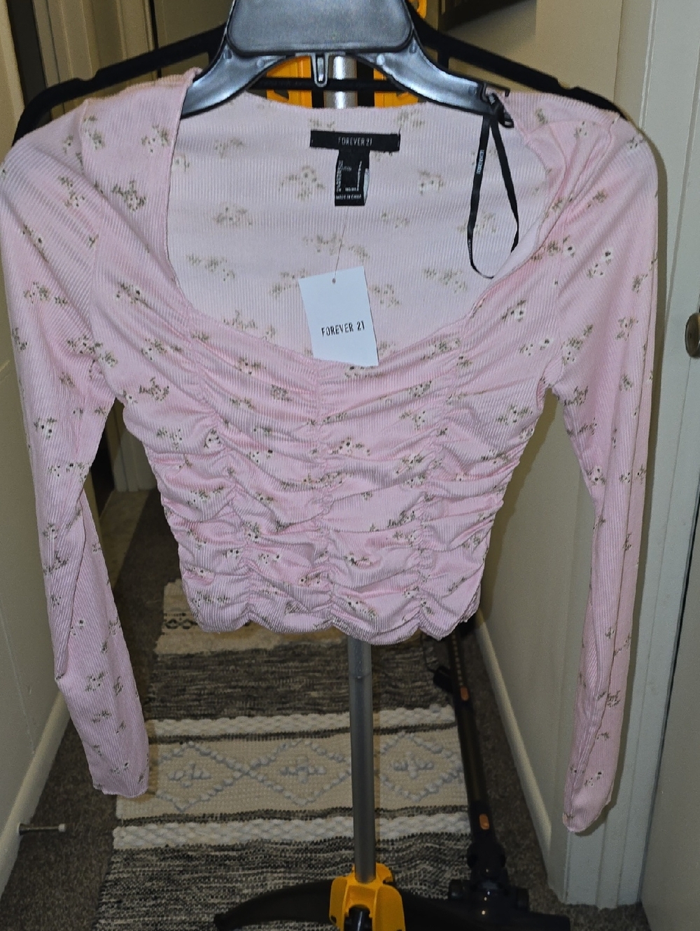 $5 - MUST BUNDLE - NWT Forever 21 Pink Ruched Floral Long-Sleeve Top